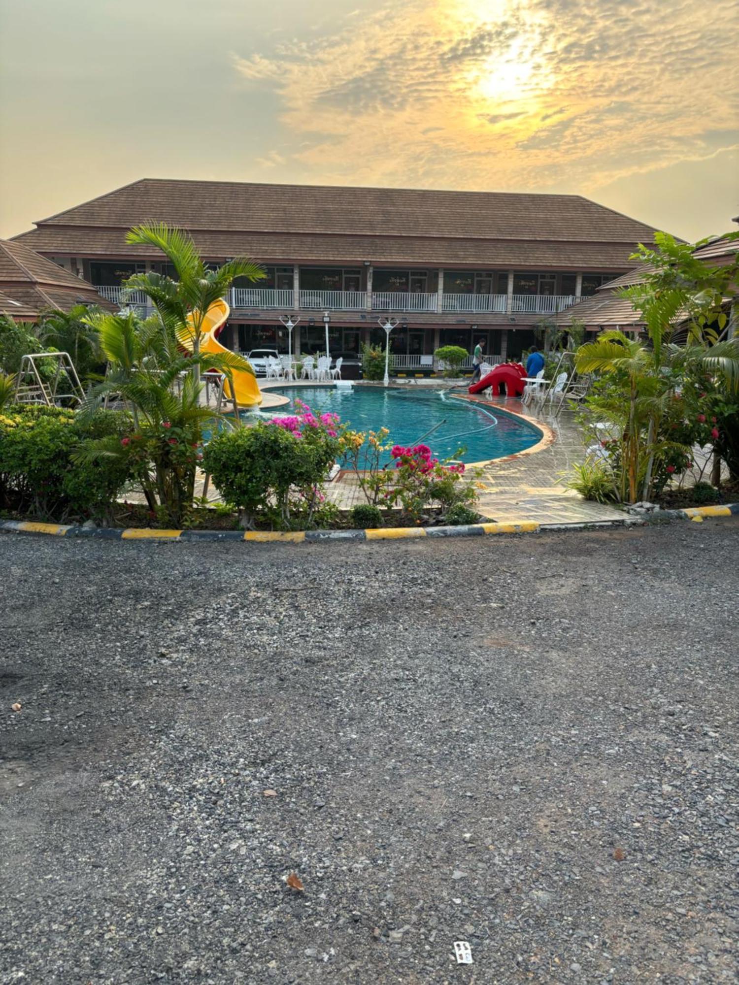 Baan Dara Resort Sara Buri Exterior foto